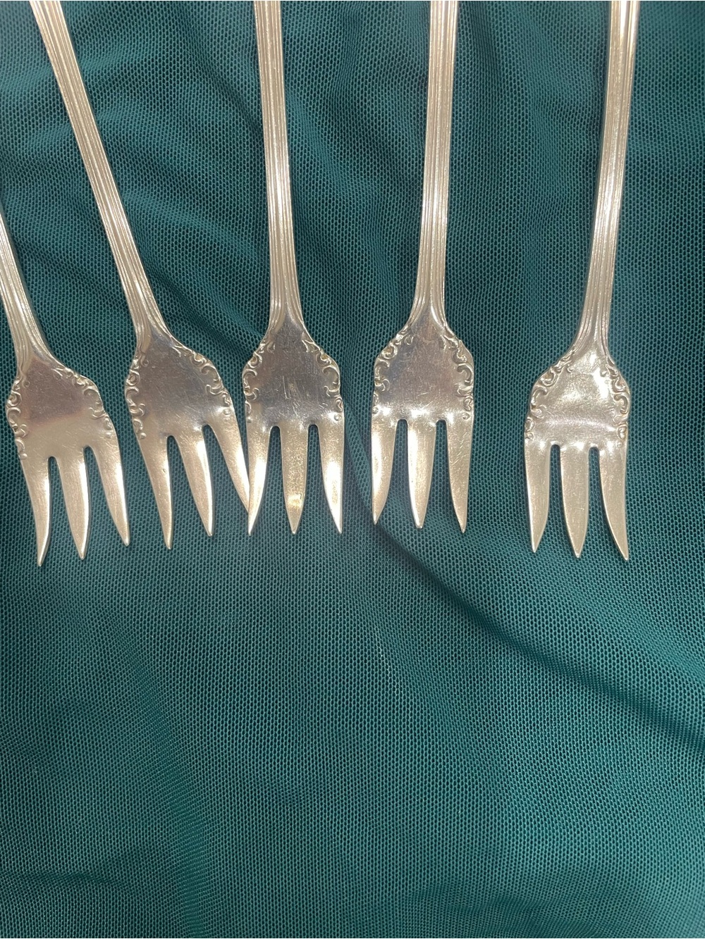 New Daisy Anya Rose William Roger’s & Sons Silver Appetizer Forks - Set of 5 - Picture 3 of 4